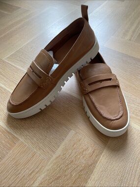 Vionic uptown loafer camel NEW size 8